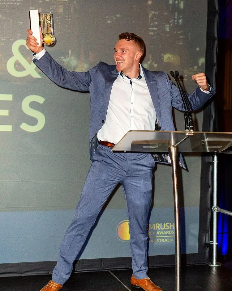 Matt Siddle accepting a SEMrush Award on stage